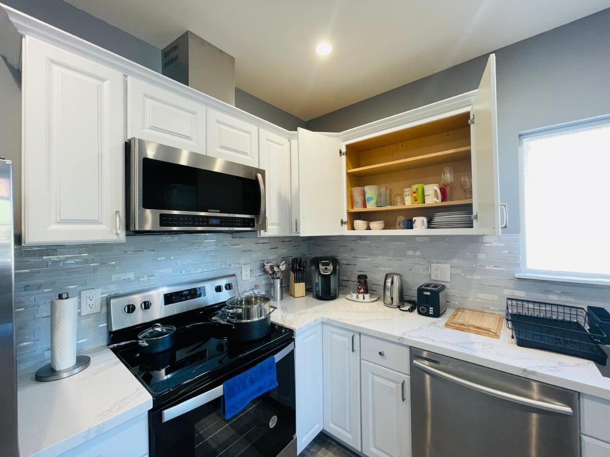 Green Lake 1St Line Home A With Central Air Conditioners Seattle Luaran gambar